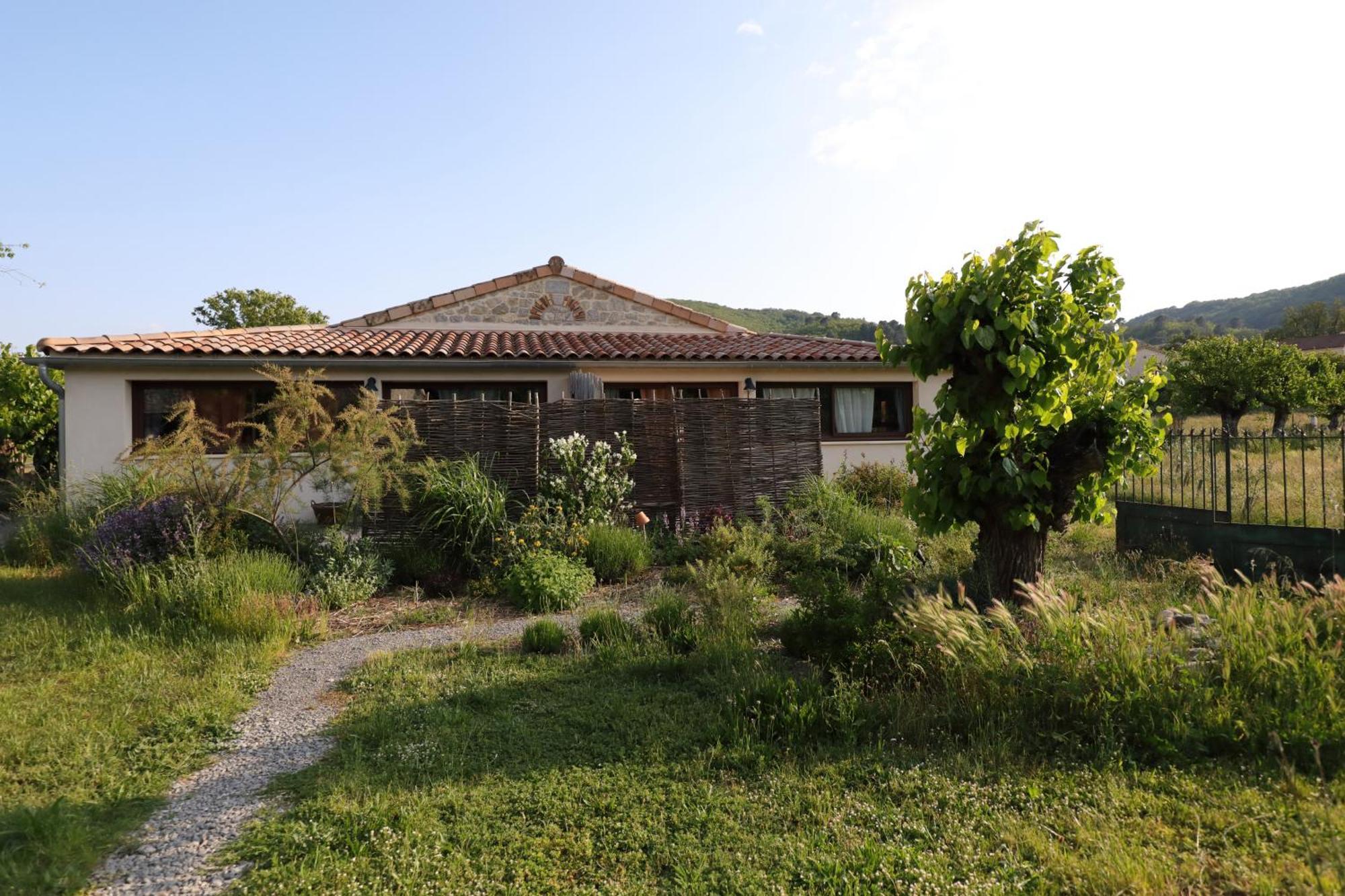 La Gourmandine Hotel Courry Bagian luar foto
